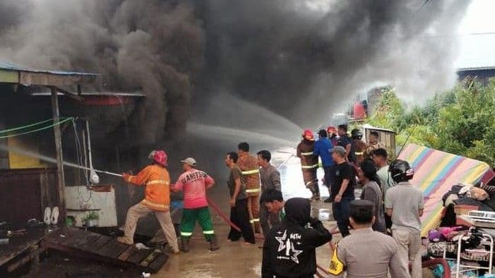 15 Bangunan di Kukar Hangus Terbakar, 3 Anak Tewas Berdempetan